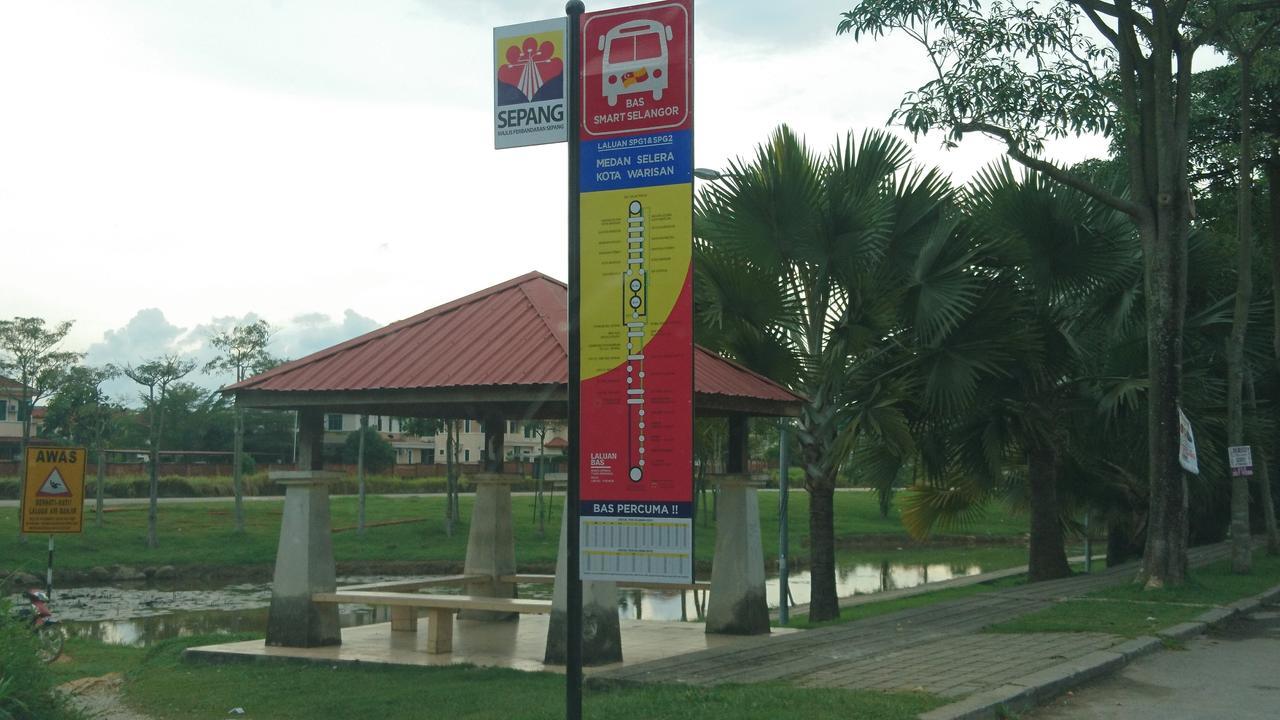 Moon Eleven Hostel Near Klia & Klia2 Sepang Exteriör bild